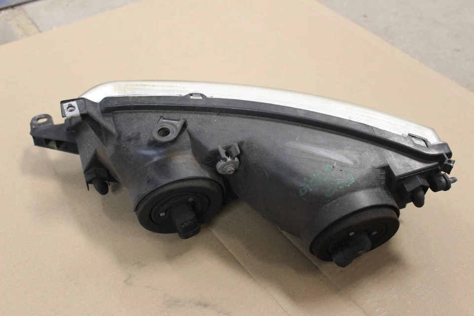 02-03 Conjunto de faros lado derecho pasajero Toyota Solara TYC Foto 3 de 3