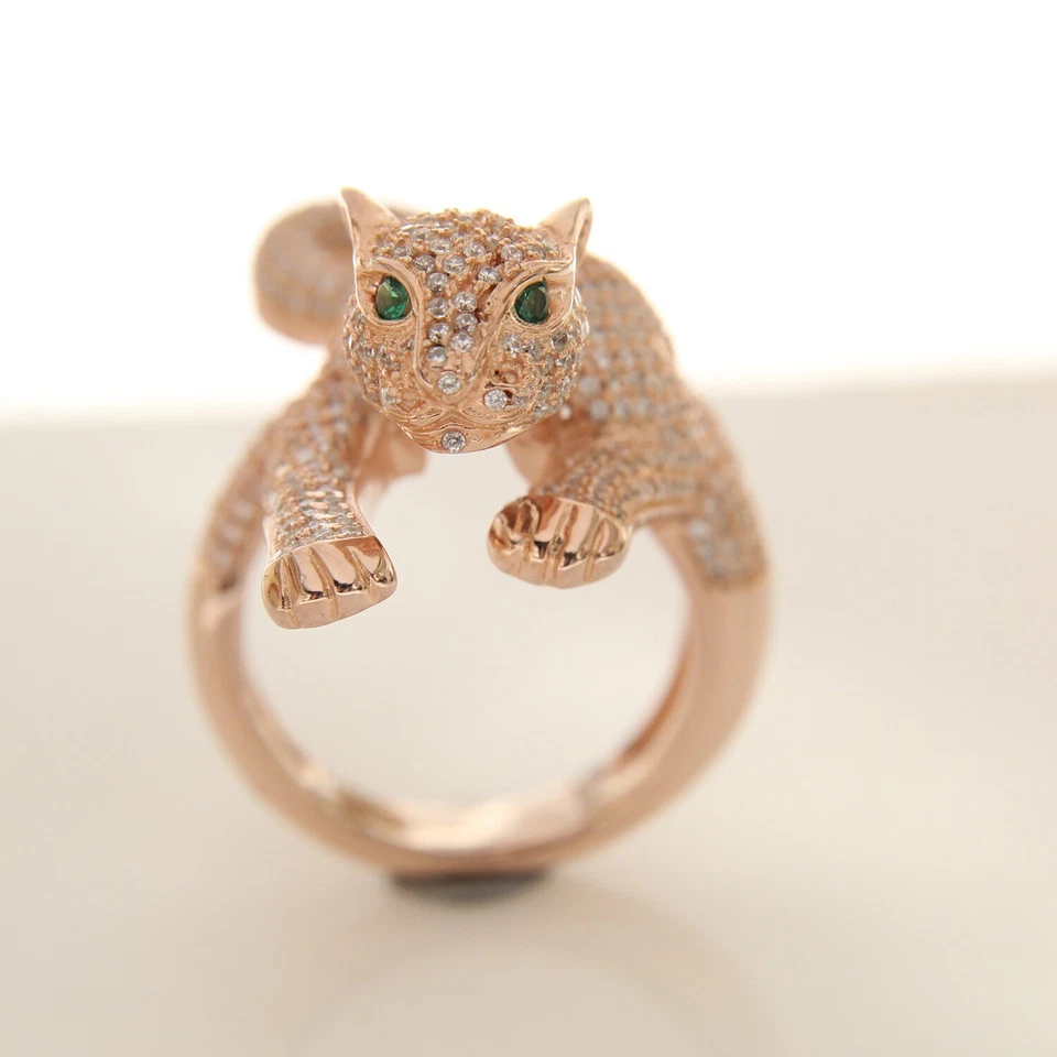 Anillo de pantera redondo de oro rosa de 14 quilates con esmeralda creada en laboratorio de 2,50 quilates para hombre talla 10 Foto 2 de 4