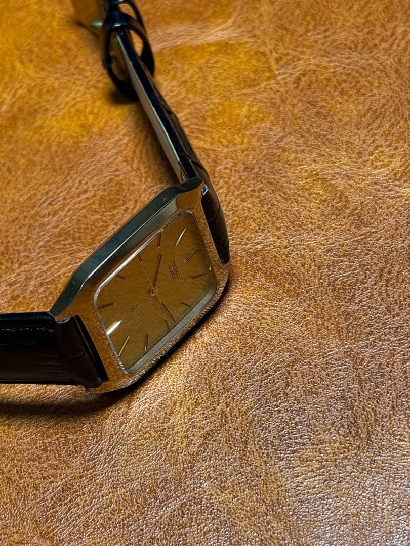 A136 Rare Working SEIKO DOLCE Rectangular 90s - image 11