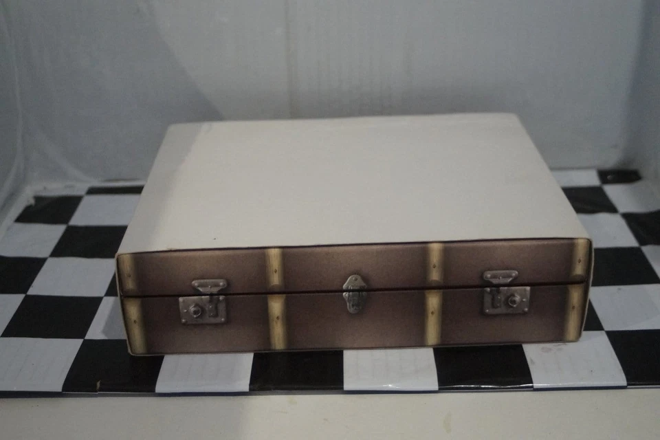 Corgi Harry Potter "Ron Weasley's Ford Anglia set" Ref HPT0434004 - Image 2 of 4