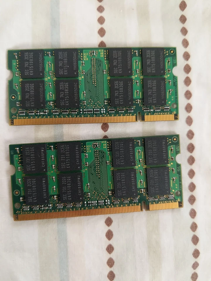 Memoria Samsung 2GB (2x 1GB) 1GB 2Rx8 PC2-5300U-555-12-E3 Foto 2 de 2