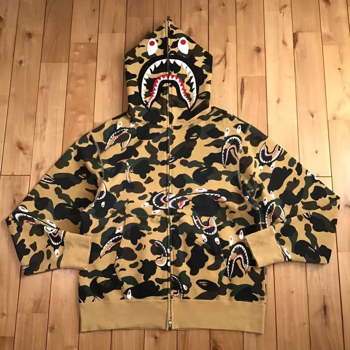 1st camo shark full zip hoodie M