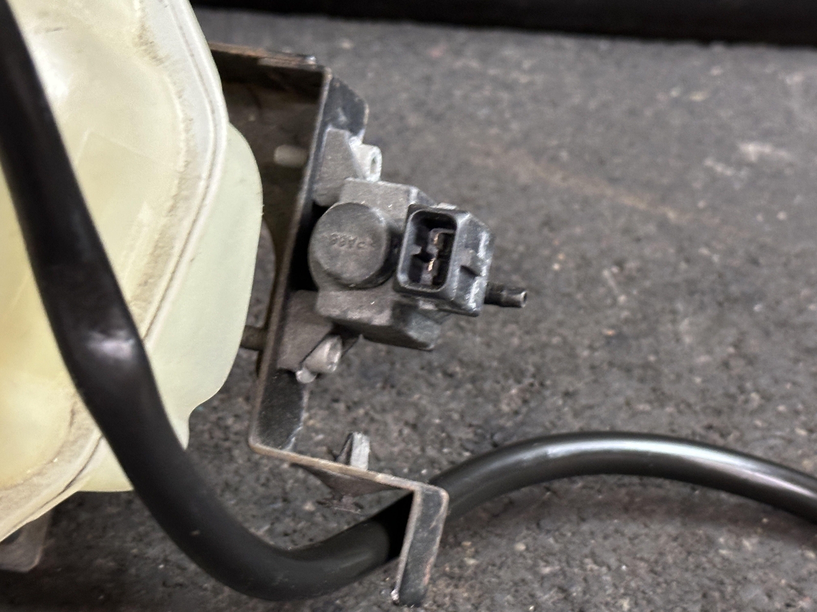 02-06 MASERATI SPYDER RADIATOR COOLANT OVER FLOW BOTTLE RESERVIOR