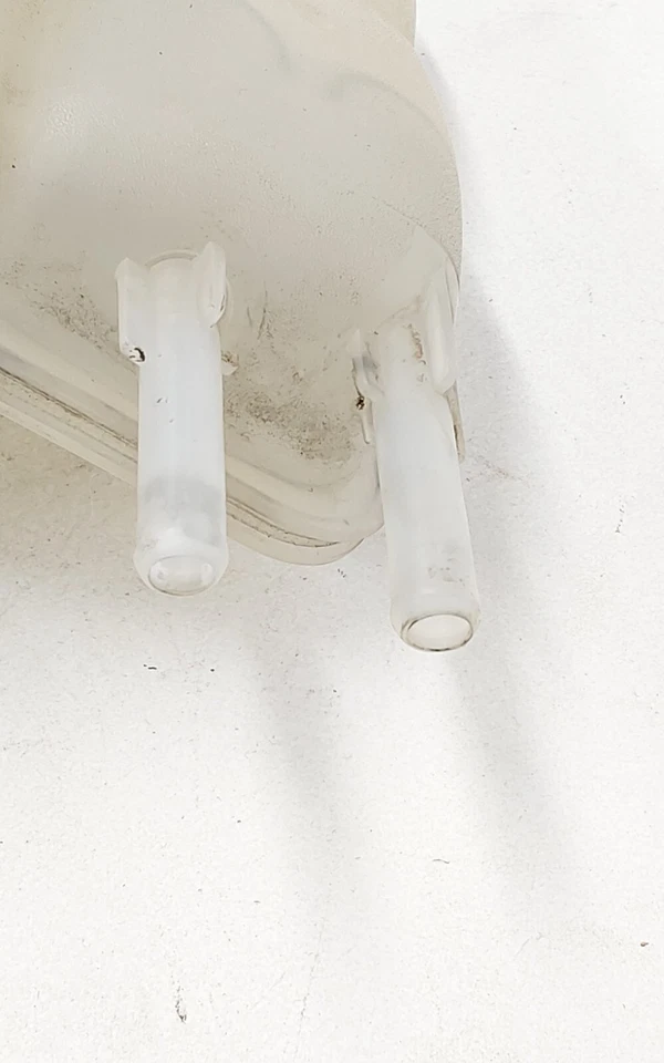 Botella de recuperación de refrigerante Mazda 2004 3 motores OEM 8N61-8K218 Foto 4 de 4