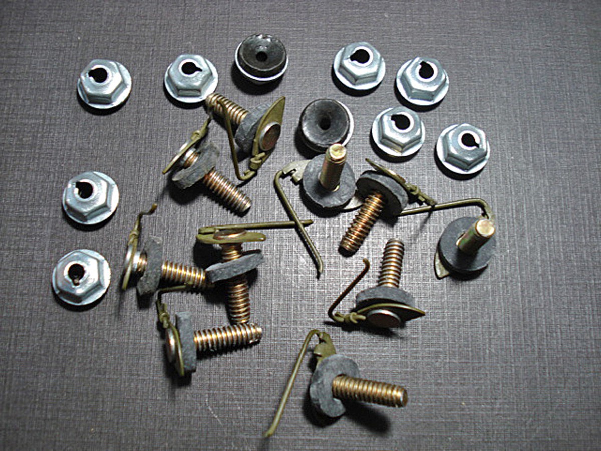 10 NORS fender quarter door moulding clips sealer nuts 1-1/8 to 1 10 NORS fender quarter door moulding clips sealer nuts 1-1/8 to 1