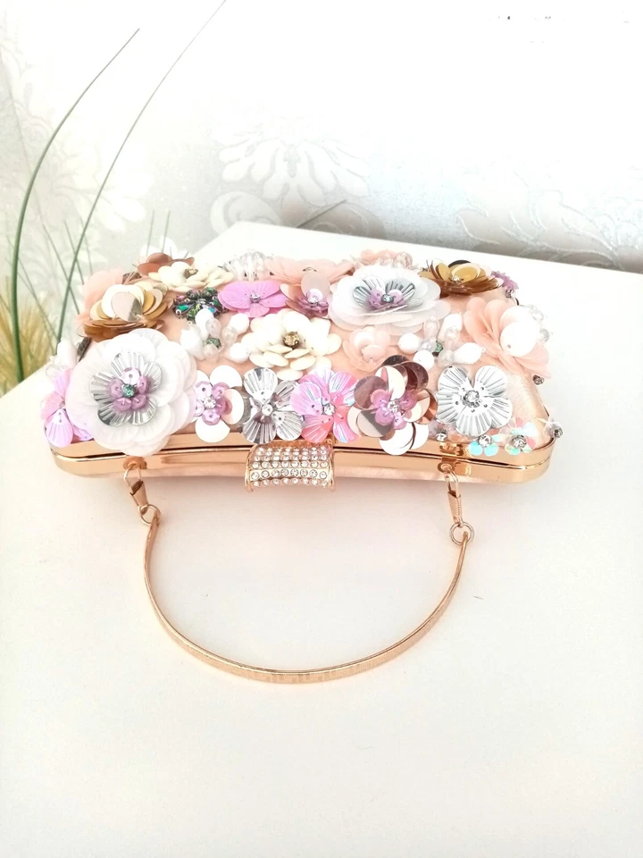 Elegant evening clutch bag with sequins, beads and metallic flowers - Image 4 of 4