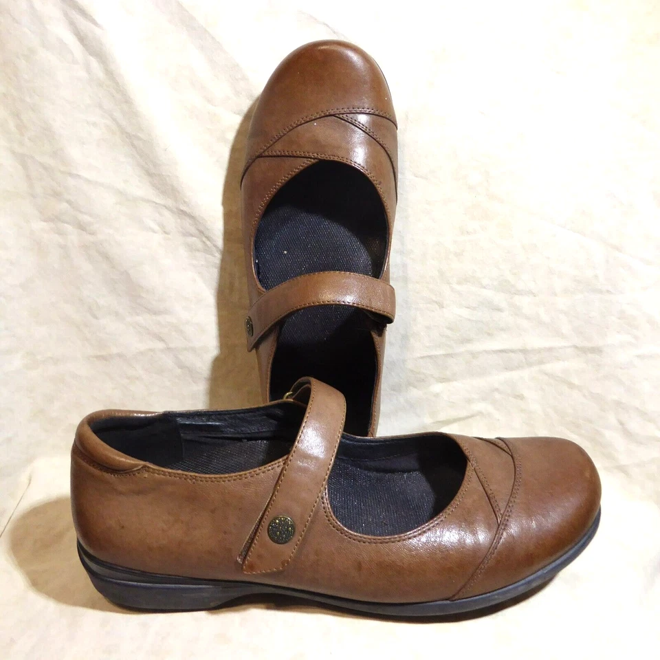🥿 Abeo Comfort Mary Janes 9.5 M Cognac Brown Leather; Adjustable Strap; Details - Image 2 of 4