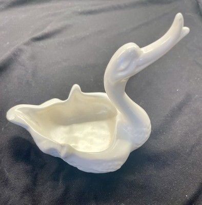 Hull White Swan Small Ashtray Or Trinket Dish - Made In USA