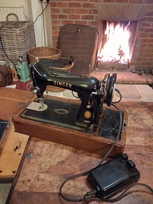 Singer 99k Nähmaschine guter Zustand, elektrisch 1953, braucht eine Glühbirne