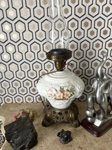 Vintage Milk Glass Gone With Wind Globe Lamp Great Condition!