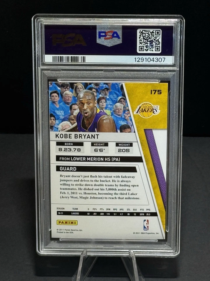 Actualización de la temporada 2010 Panini Kobe Bryant Lakers #175 PSA 8 Foto 2 de 2