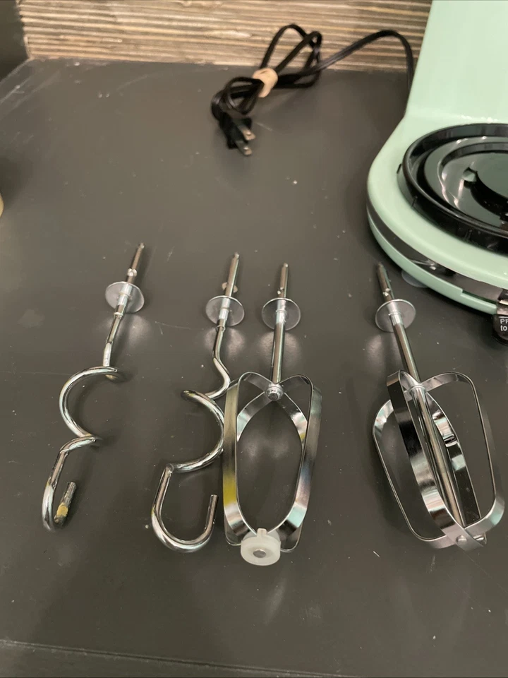 Mezclador eléctrico Dash DCSM250 6 velocidades con recipiente de acero inoxidable de 3 qt - Como nuevo Foto 4 de 4