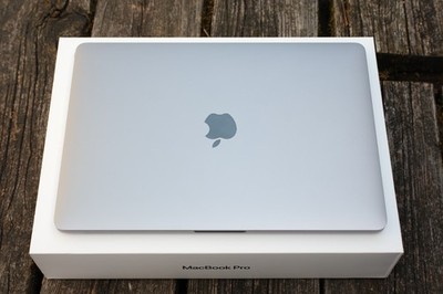 Apple MacBook Pro M1 13 Zoll A2338 8GB RAM, 512GB, Top Zustand, Space Grey, OVP
