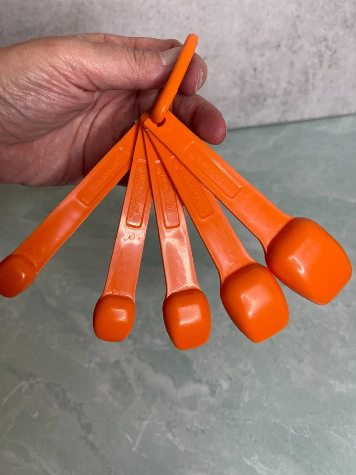 Juego de 6 cucharas medidoras Tupperware vintage naranja con anillo en D Foto 2 de 4