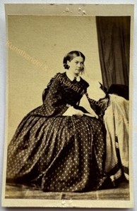 orig. CDV photo photograph old picture woman lady fashion around 1860