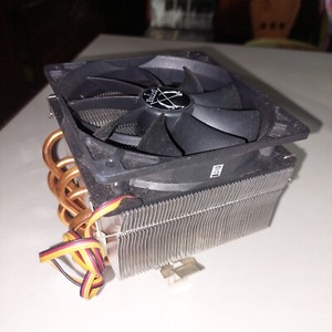 CPU Kühler mit Lüfter Scythe  Lüfter 12x12x2,5cm 6 Heatpipe