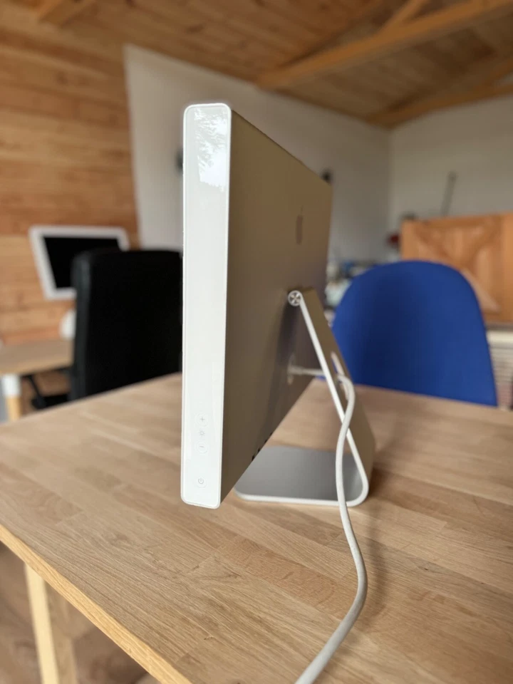 Apple 23" HD Cinema Display A1082 DVI 1920x1200 W/ Original 90W Power Supply - Image 3 of 4