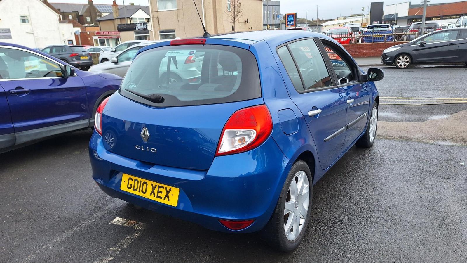 2010 Renault Clio 1.6 VVT Expression Automatic 5Door From £3,695