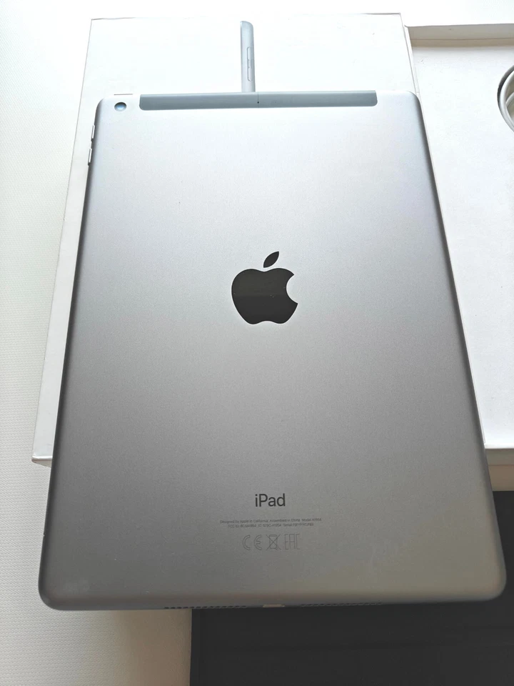 Apple iPad 6 Generazione 9.7" 128GB Wi-Fi + LTE  - Grigio Siderale - Immagine 3 di 4