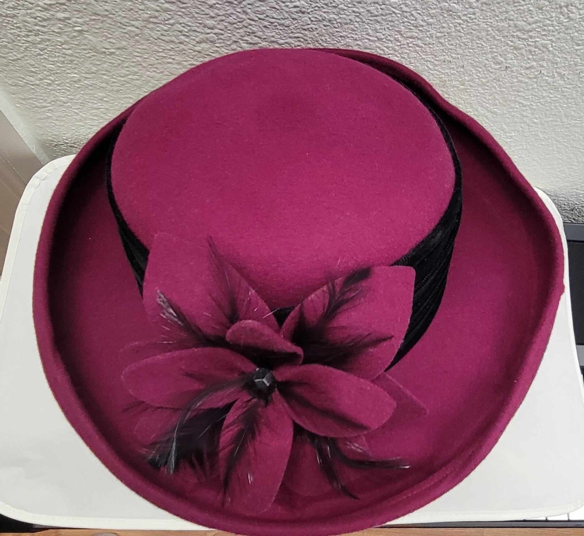 Deborah New York Upturned Brim Womens Black Velvet Trim Bow 