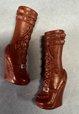 Mattel - Ever After High - Cerise Hood 1st Chapter - Brown Fringe Wedge Boots