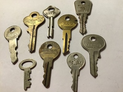 Vintage keys, mixed names, lot of 9