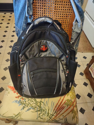 Swiss Gear Wenger Shock Absorbing Laptop Padded Backpack Large Black Red Rugged