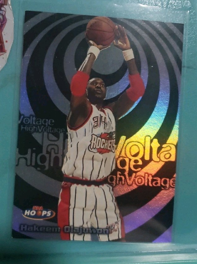 1997-98 NBA Hoops - High Voltage Hakeem Olajuwon #19HV