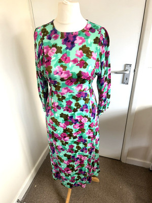 Oliver Bonas Gr. 6 Kleid Grün Blumen Satin Langarmkleid Neu Mit Etikett