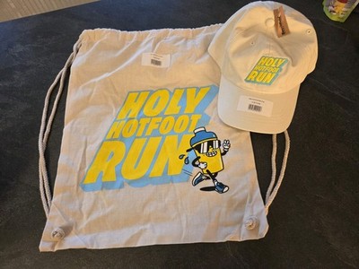 Limitierte Kappe und Beutel von  Holy