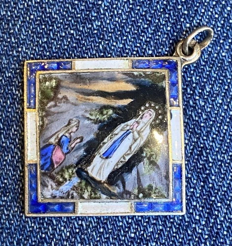 STUNNING VIRGIN ENAMEL PENDANT TO CHILD @ JESUS @ CATHOLIC @ NICE CONDITION @