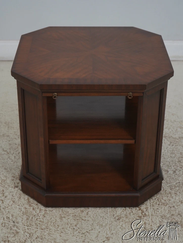 64485EC: KINDEL Cherry Tiered Lamp Table Foto 3 de 4