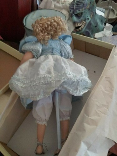 Gorgeous Rare Vintage Porcelain Elite Doll "Hanna" NIB Blue Dress 29" - Picture 5 of 12