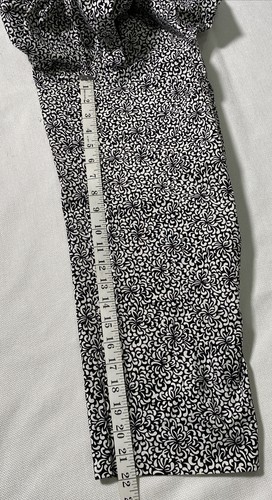 New York & Co. Damen City Stretch Caprihose Größe 10 Paisley schwarz & weiß - Bild 6 von 11