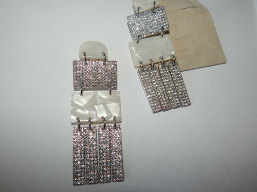 EARRINGS ANTHROPOLOGIE DANGLE TINY CRYSTALS 4 TIER MARBLE CREAM CLIP ON NEW $219 - Picture 3 of 5