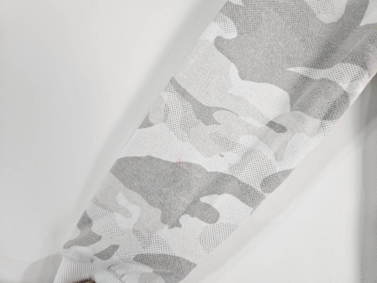 BOYS CAMO WHITE & GREY JUMPER PRIMARK 9-10 YEARS PRIMARK----HEIGHT 140cm image 4