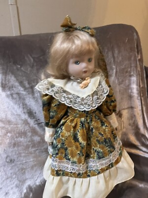 Porcelain Doll Century Collection CUTE COUNTRY SEE PHOTOS