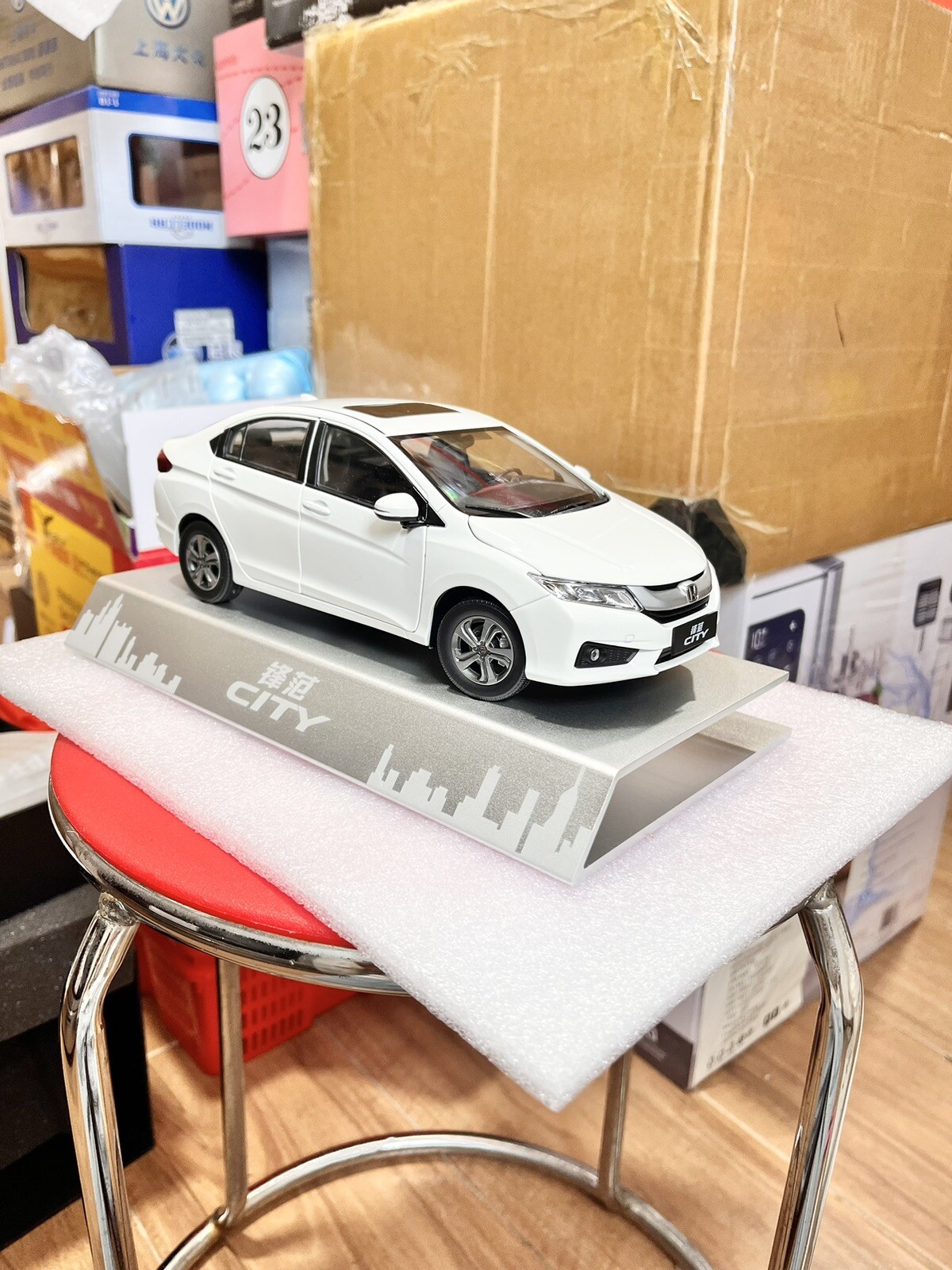1:18 Scale Honda City Sedan White Diecast Model Car