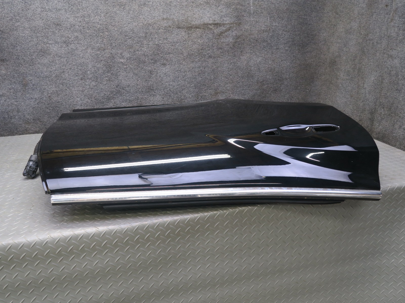 2017-2020 MASERATI LEVANTE M161 REAR RIGHT DOOR SHELL PANEL BLACK
