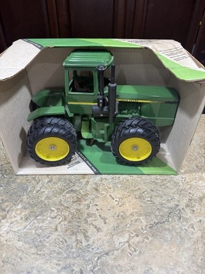 John Deere Ertl Vintage 8650 Green 4 wheel drive Tractor 5508-10CO SMALL CHIP