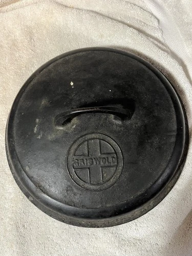 Vintage Griswold Cast Iron No 8 Lid only Raised Button Logo No Ears Dutch Oven ?