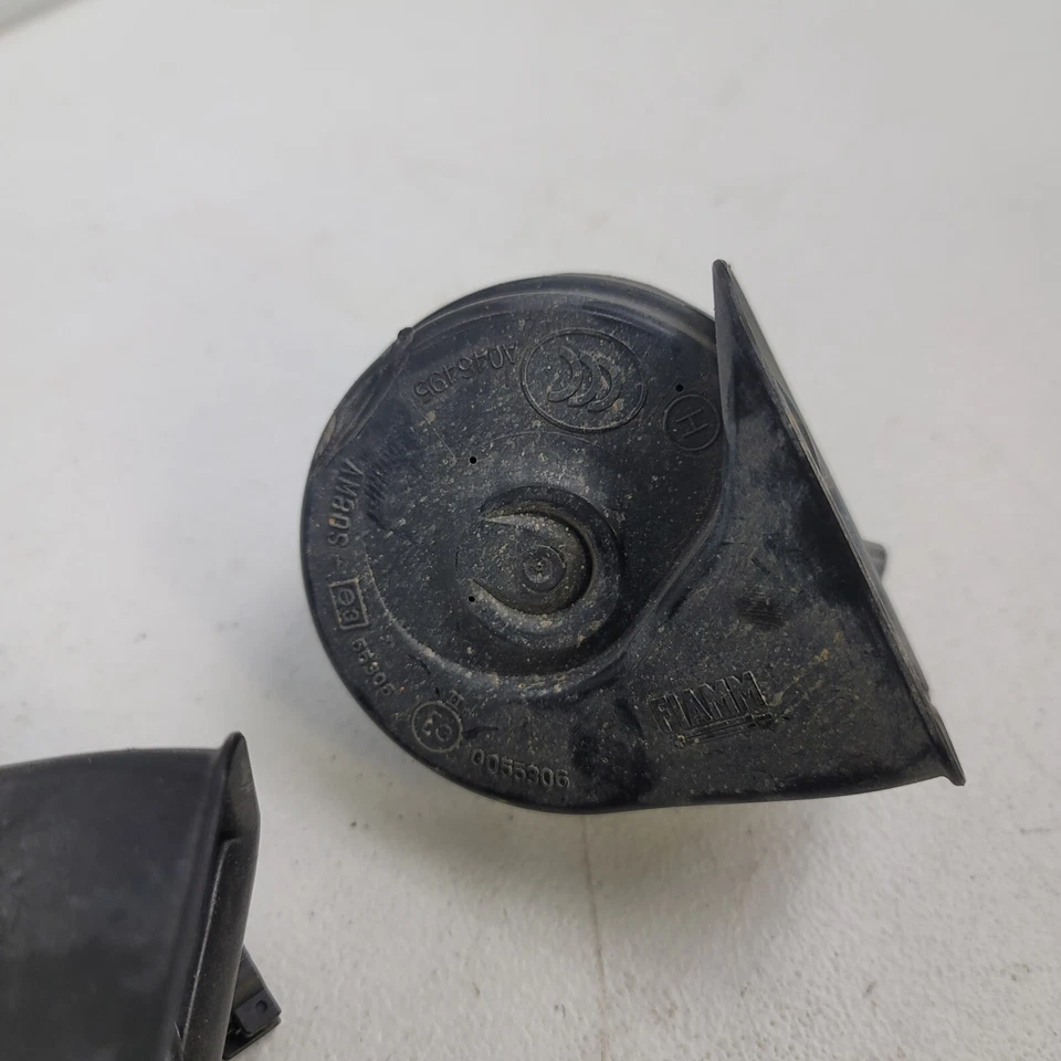 2008 GMC Yukon XL Denali High and Low Pitch Note Horn Siren Alarm Assembly Pair - Image 4 of 4