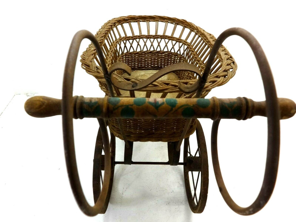 Poussette Victorienne Antique en Osier avec Compartiment Caché