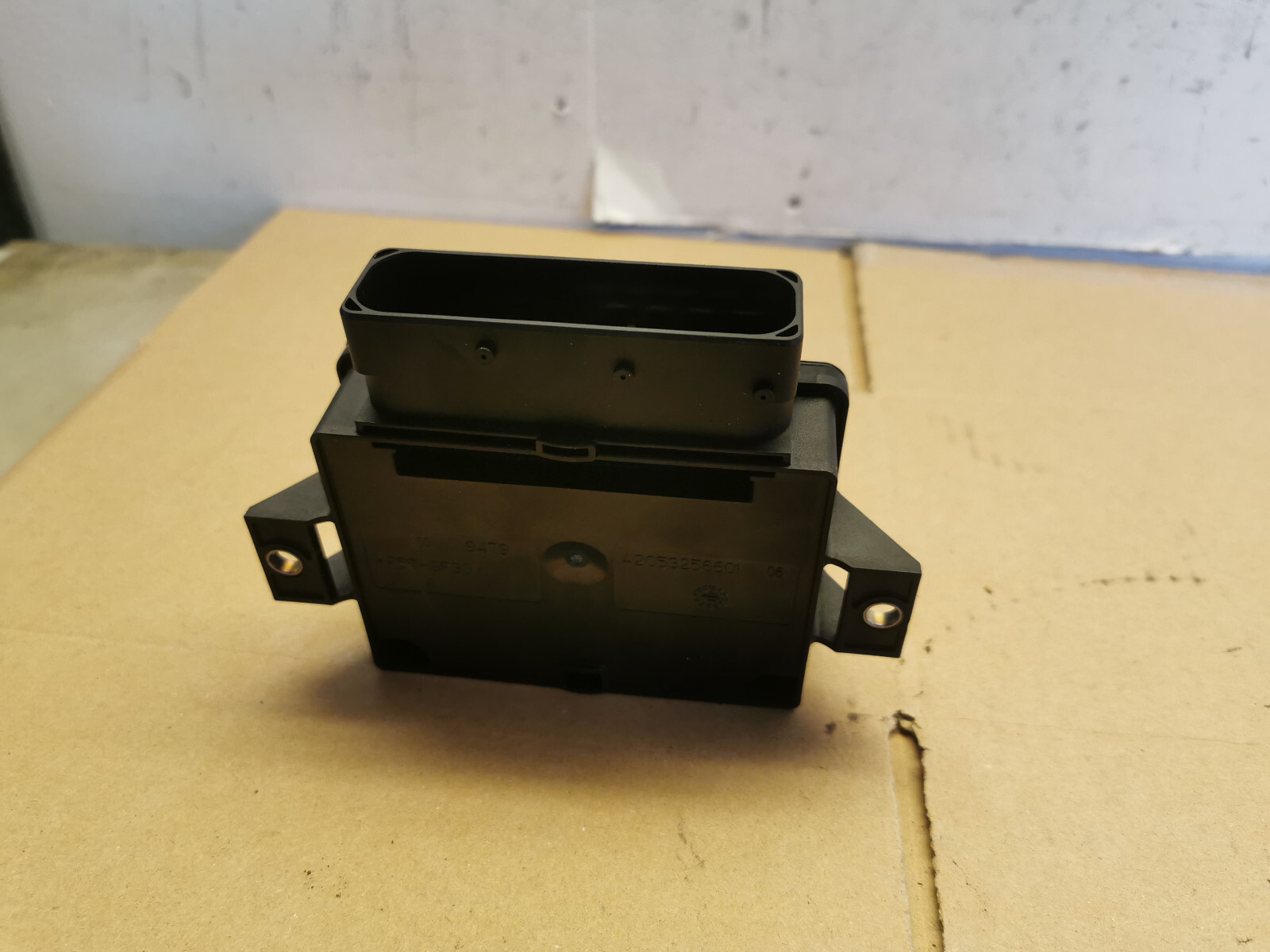 MERCEDES GLE GLE43 W166 2017 PARKING BRAKE CONTROL MODULE A2469003417
