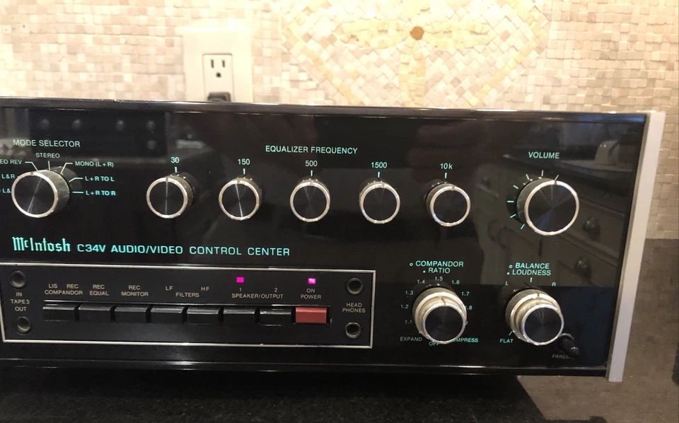 McIntosh C34V Audio/Video Control Center Amplifier Perfect Working Condition C9 - Image 4 of 4