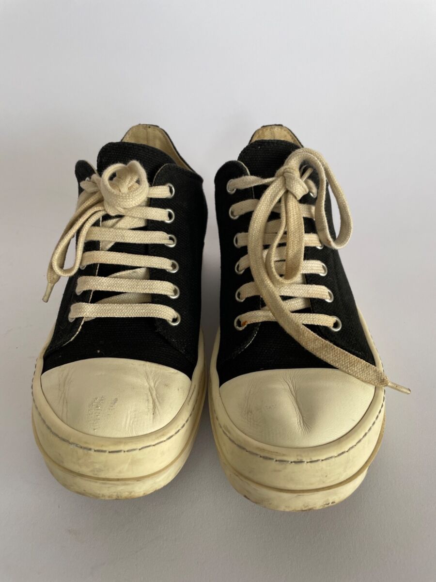 RICK OWENS DRKSHDW CANVAS LOW SNEAKER BLACK & MILK SIZE 36.5 RICK OWENS DRKSHDW CANVAS LOW SNEAKER BLACK & MILK SIZE 36.5