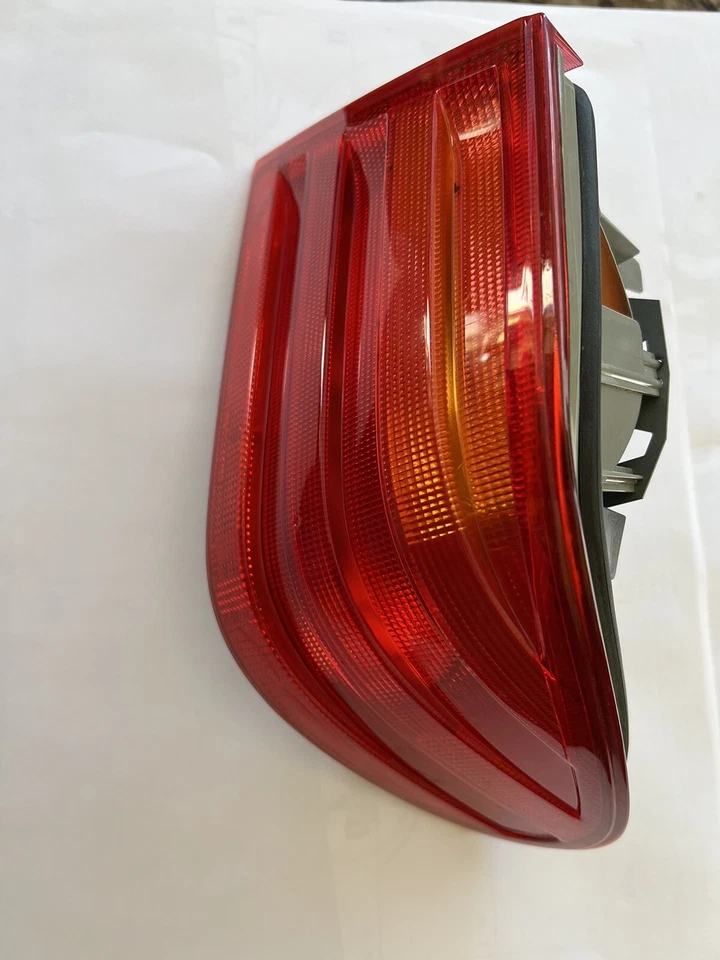 Luz trasera derecha lente mercedes-benz e300 e320 e420 e430 e55 a2108204664 Foto 3 de 4