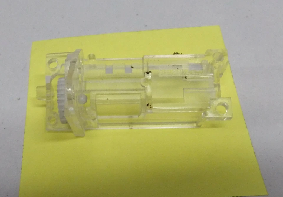 1998 GMC Suburban K1500 5.7L IP Gauge Cluster Odometer Housing & Gear 16129750 - Image 2 of 4