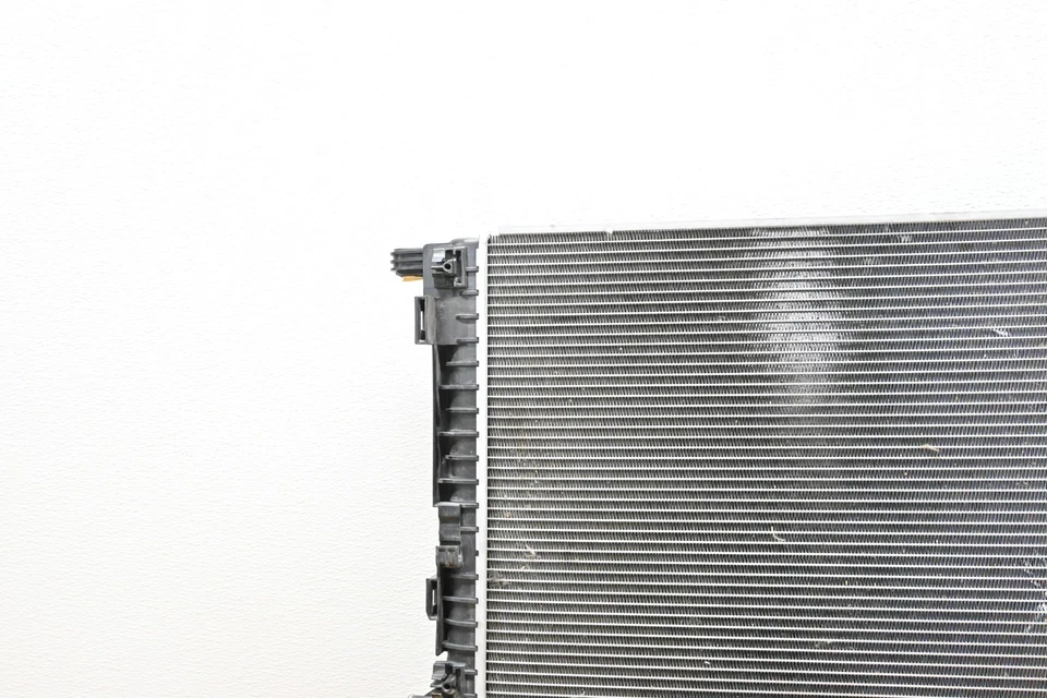 Radiador de agua refrigerador motor AUDI S4 S5 RS5 S6 S7 A8 18-24 FABRICANTE DE EQUIPOS ORIGINALES 40 k millas Foto 2 de 4