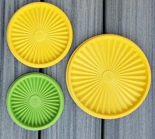 3 Vtg TUPPERWARE Servalier Storage Containers Labels, 2 Sets Salt/Pepper Shakers - Picture 9 of 12